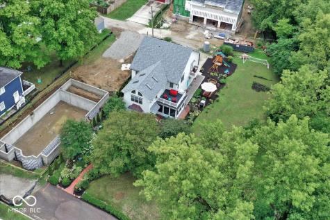 985 W Oak Street Zionsville IN 46077