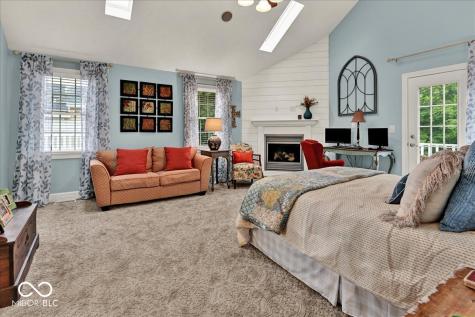 985 W Oak Street Zionsville IN 46077