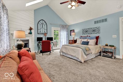 985 W Oak Street Zionsville IN 46077