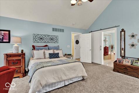 985 W Oak Street Zionsville IN 46077