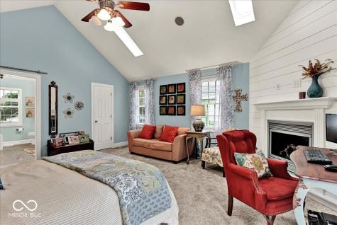 985 W Oak Street Zionsville IN 46077