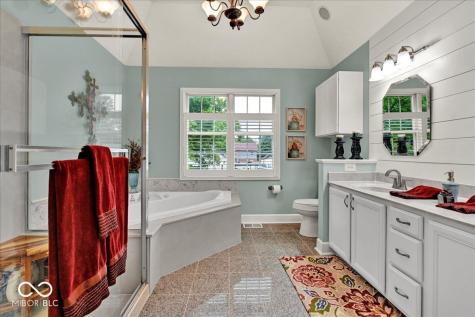 985 W Oak Street Zionsville IN 46077