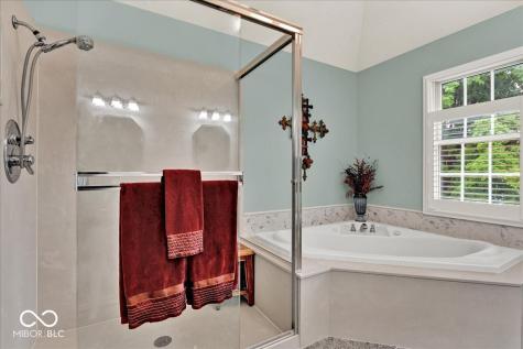 985 W Oak Street Zionsville IN 46077