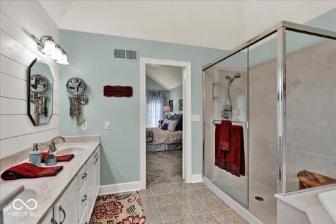 985 W Oak Street Zionsville IN 46077