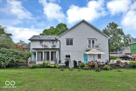 985 W Oak Street Zionsville IN 46077