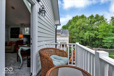 985 W Oak Street Zionsville IN 46077