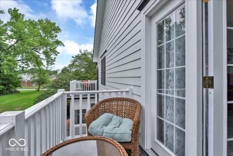 985 W Oak Street Zionsville IN 46077