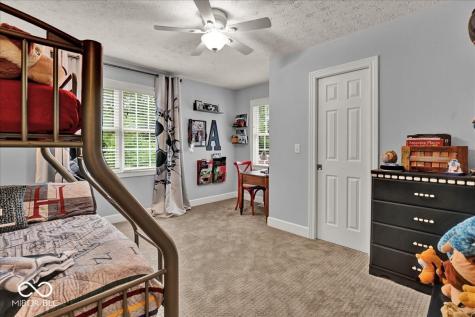985 W Oak Street Zionsville IN 46077