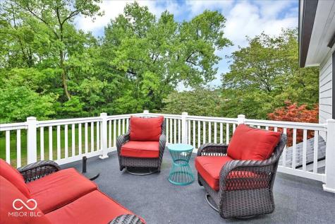 985 W Oak Street Zionsville IN 46077