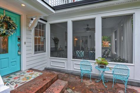 985 W Oak Street Zionsville IN 46077