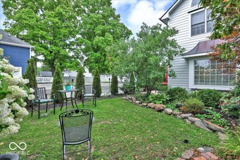 985 W Oak Street Zionsville IN 46077