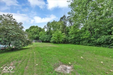 985 W Oak Street Zionsville IN 46077