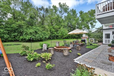 985 W Oak Street Zionsville IN 46077
