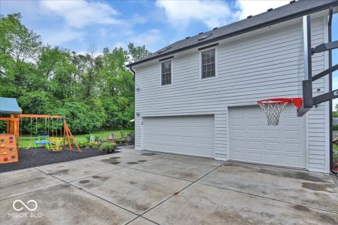 985 W Oak Street Zionsville IN 46077