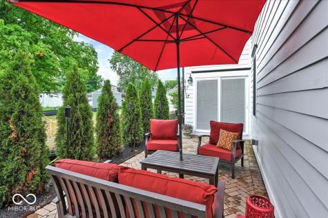 985 W Oak Street Zionsville IN 46077