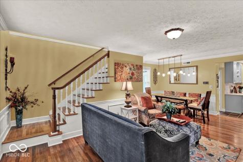985 W Oak Street Zionsville IN 46077