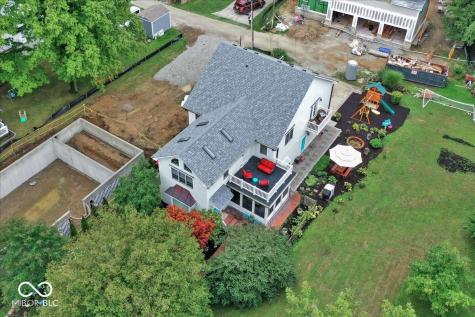 985 W Oak Street Zionsville IN 46077