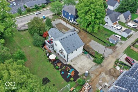 985 W Oak Street Zionsville IN 46077