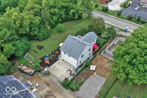 985 W Oak Street Zionsville IN 46077