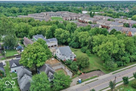985 W Oak Street Zionsville IN 46077