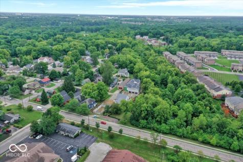 985 W Oak Street Zionsville IN 46077
