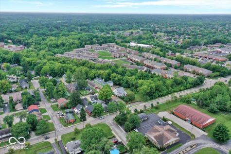 985 W Oak Street Zionsville IN 46077