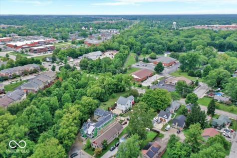 985 W Oak Street Zionsville IN 46077