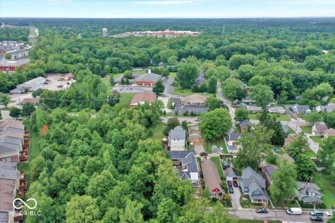 985 W Oak Street Zionsville IN 46077