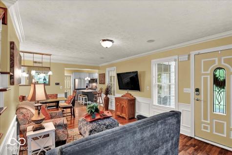 985 W Oak Street Zionsville IN 46077