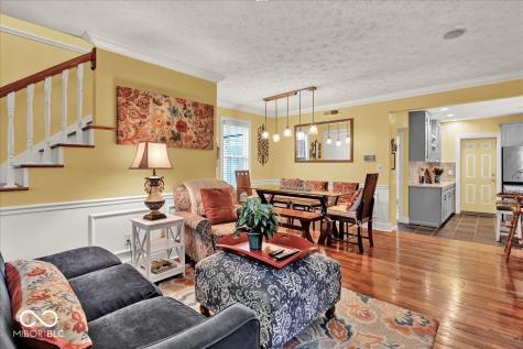 985 W Oak Street Zionsville IN 46077