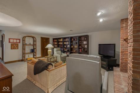 8438 Catamaran Drive Indianapolis IN 46236