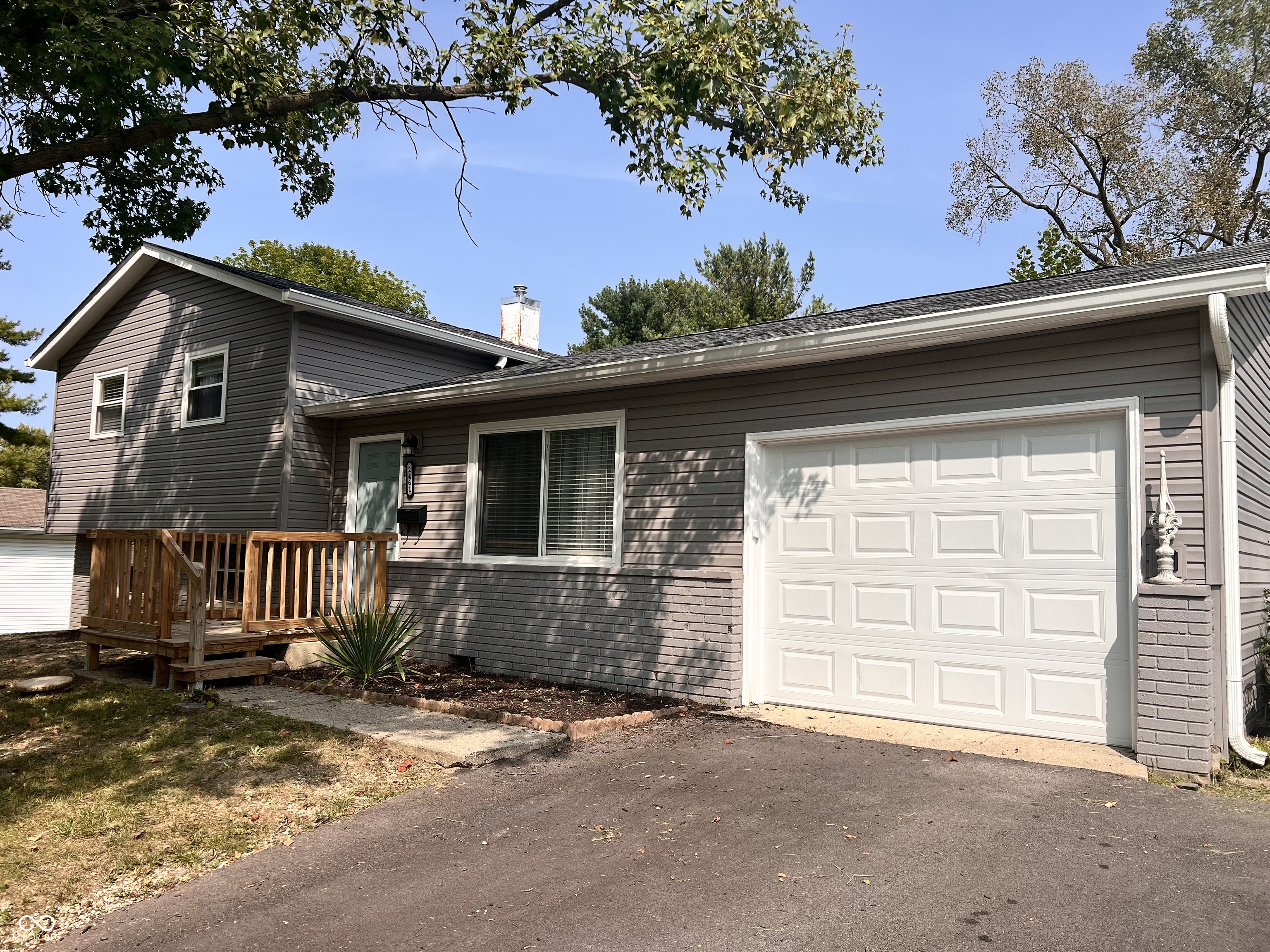 2461 Beechcrest Drive Indianapolis IN 46203