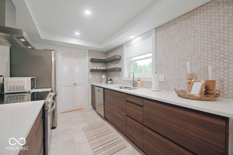 13165 Allisonville Road Fishers IN 46038