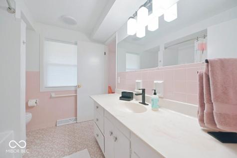 13165 Allisonville Road Fishers IN 46038