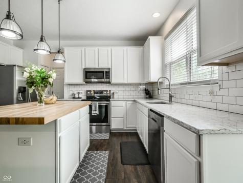 8145 Walden Glen Court Indianapolis IN 46278