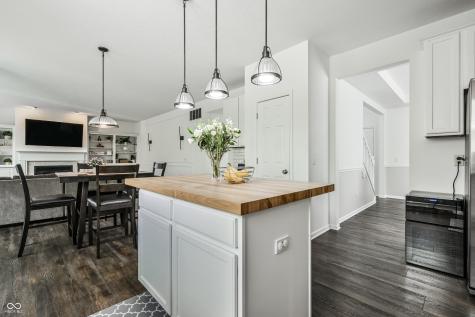 8145 Walden Glen Court Indianapolis IN 46278