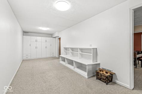 11244 Blackwalnut Point Indianapolis IN 46236