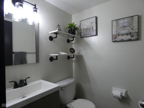 6714 Colleens Way Indianapolis IN 46221