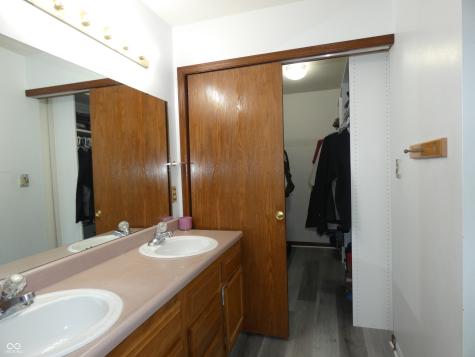 6714 Colleens Way Indianapolis IN 46221