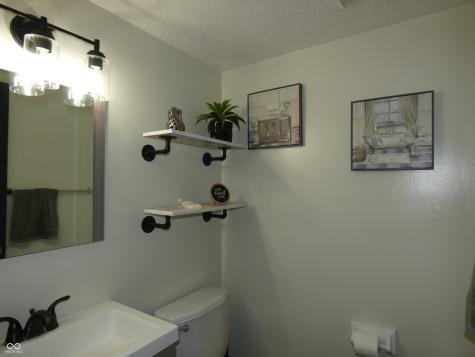 6714 Colleens Way Indianapolis IN 46221
