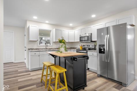 8087 W 300 S Columbus IN 47201