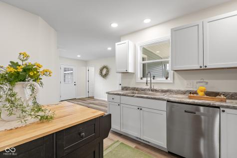 8087 W 300 S Columbus IN 47201