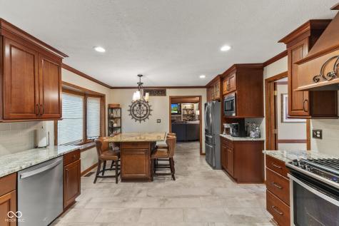 9011 Seabreeze Court Indianapolis IN 46256