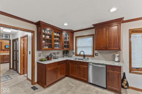 9011 Seabreeze Court Indianapolis IN 46256