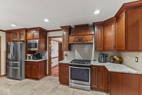 9011 Seabreeze Court Indianapolis IN 46256