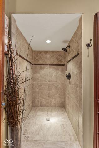 9011 Seabreeze Court Indianapolis IN 46256