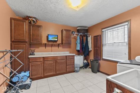 9011 Seabreeze Court Indianapolis IN 46256