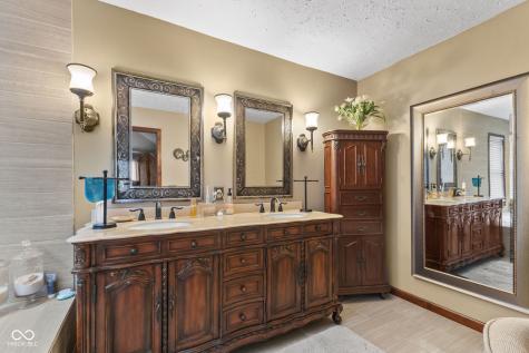 9011 Seabreeze Court Indianapolis IN 46256