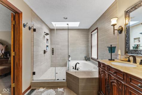 9011 Seabreeze Court Indianapolis IN 46256