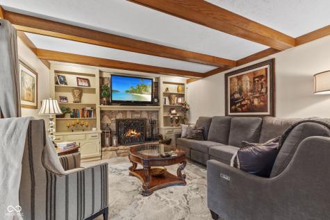 9011 Seabreeze Court Indianapolis IN 46256